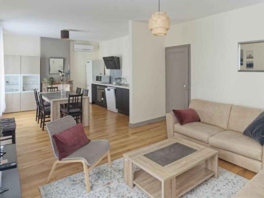 Appartement Spacieux En Centre Ville Vendome Exterior photo